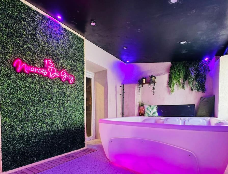 13 Nuances De Grey Jacuzzi Villa มาร์กเซย ภายนอก รูปภาพ