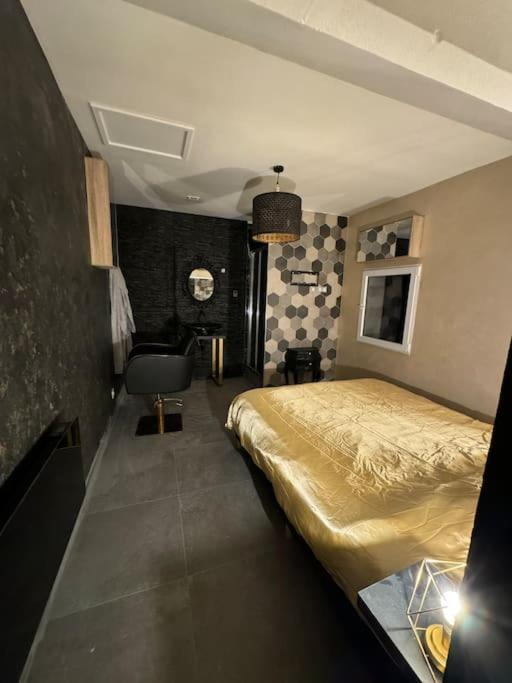 13 Nuances De Grey Jacuzzi Villa มาร์กเซย ภายนอก รูปภาพ